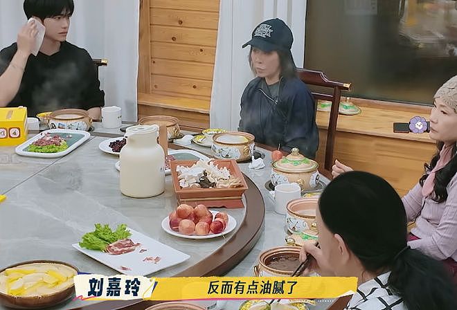 一路繁花2:刘嘉玲大夸王家卫,何赛飞反应太真实!装都懒得装?(组图) - 15