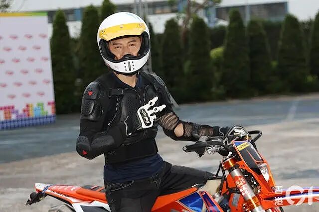 44岁TVB男星再当爸，港姐太太二胎诞下小儿子，因公司人事变动曝光率骤减（组图） - 6