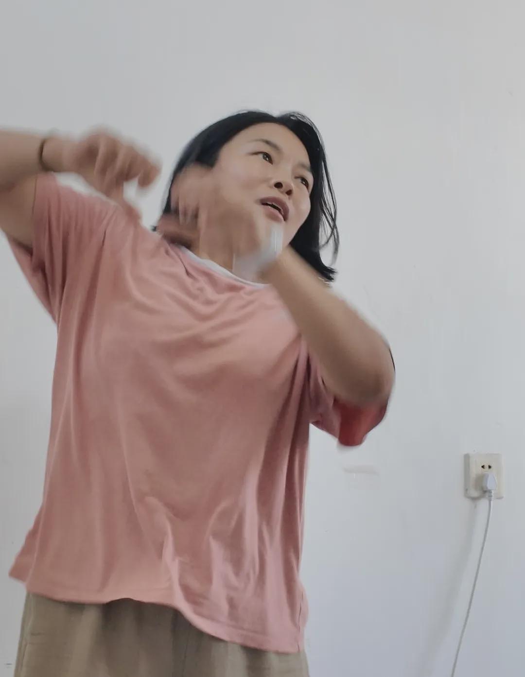 深夜直播间,跳舞自救的妈妈们(组图) - 13