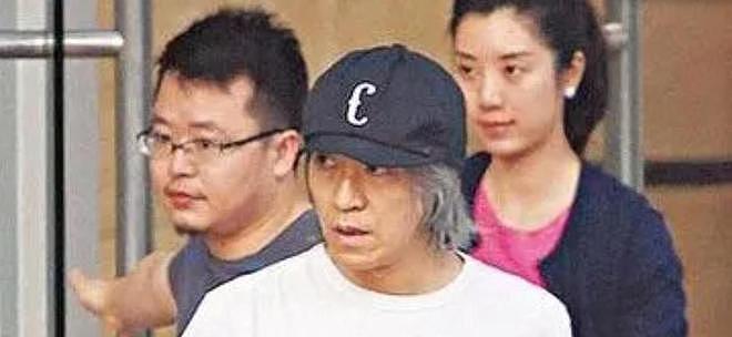 王晶再爆猛料!63岁周星驰未婚未育暗藏隐秘,将一女人藏心底33年(组图) - 17