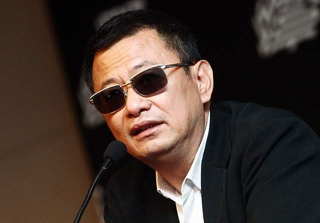王家卫凉凉！开会支持《繁花》副导演精日言论，网友让他滚出中国（组图） - 1