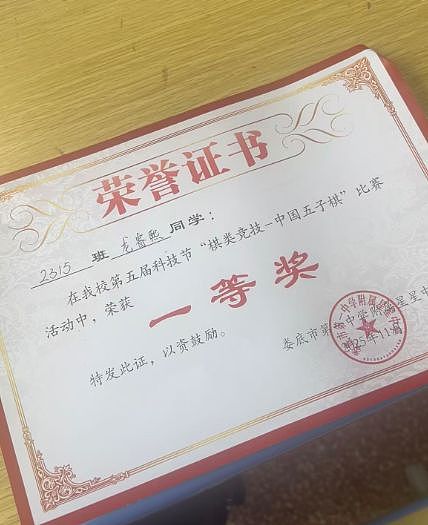 男孩回忆离世奶奶作文爆火，回应AI质疑：算另一种夸奖（组图） - 5