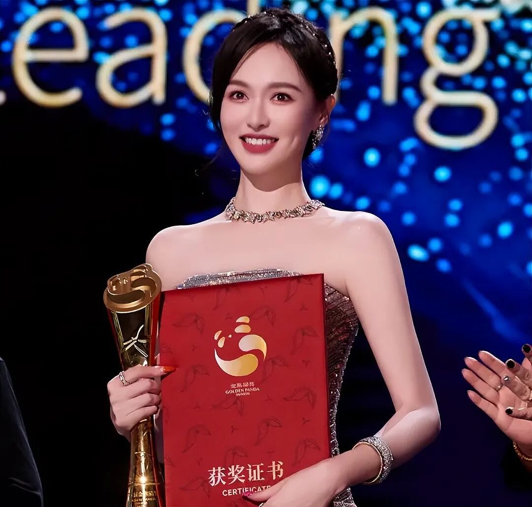 《繁花》后续影响来了！唐嫣被曝新剧延迟开机，杂志封面取消拍摄（组图） - 10
