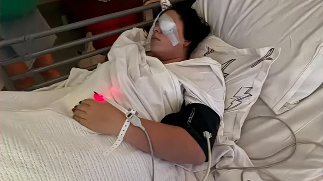 哪里说理去？家长悲痛，澳洲12岁女孩，放学路上被袭，左眼可能失明（组图） - 1