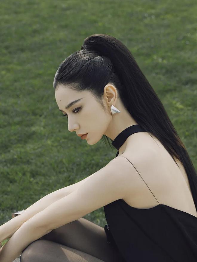 【美女】不愧是异域美人,马尾加黑丝美背,非常养眼(组图) - 4