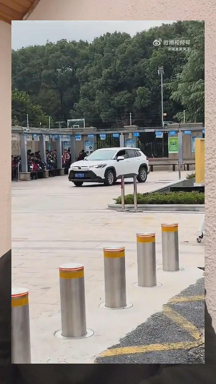 小学生给校车敬礼后续：官方通报，最让人恶心的一幕却在评论区（组图） - 18