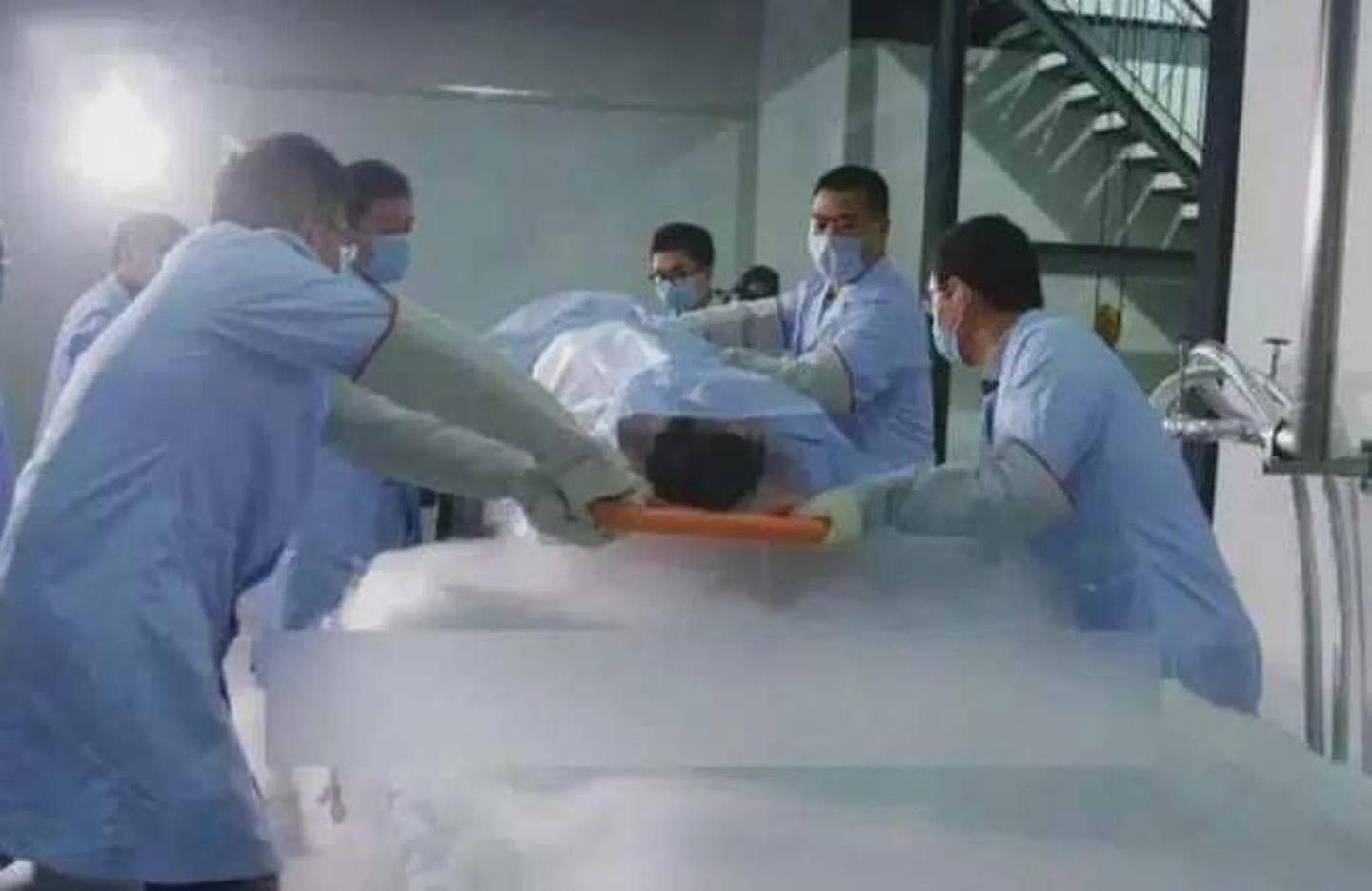女子在零下196度“沉睡8年”！中国首例冷冻人，丈夫一句话催泪：总得有人陪她醒来（组图） - 1