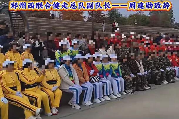 中国大妈穿军装在汉江边“大阅兵”，韩国网友炸锅（视频/图） - 1