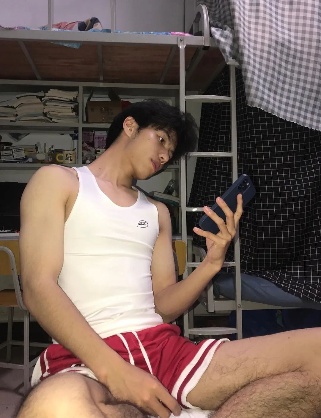 【帅哥】黑魂御用白袜黑皮猛男，看一眼就让人欲罢不能...（组图） - 8