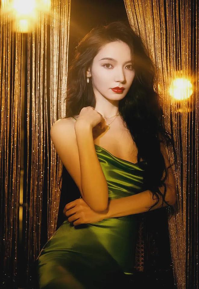 【美女】不愧是异域美人,马尾加黑丝美背,非常养眼(组图) - 1