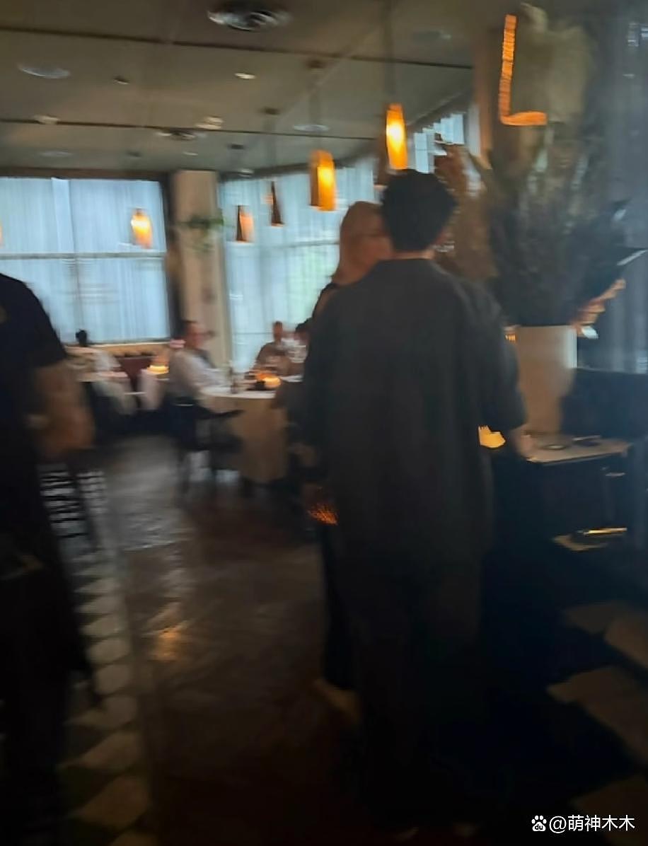 窦骁何超莲澳洲旅游被偶遇!女方冲浪心情大好,窦骁喝咖啡满脸愁容(组图) - 10