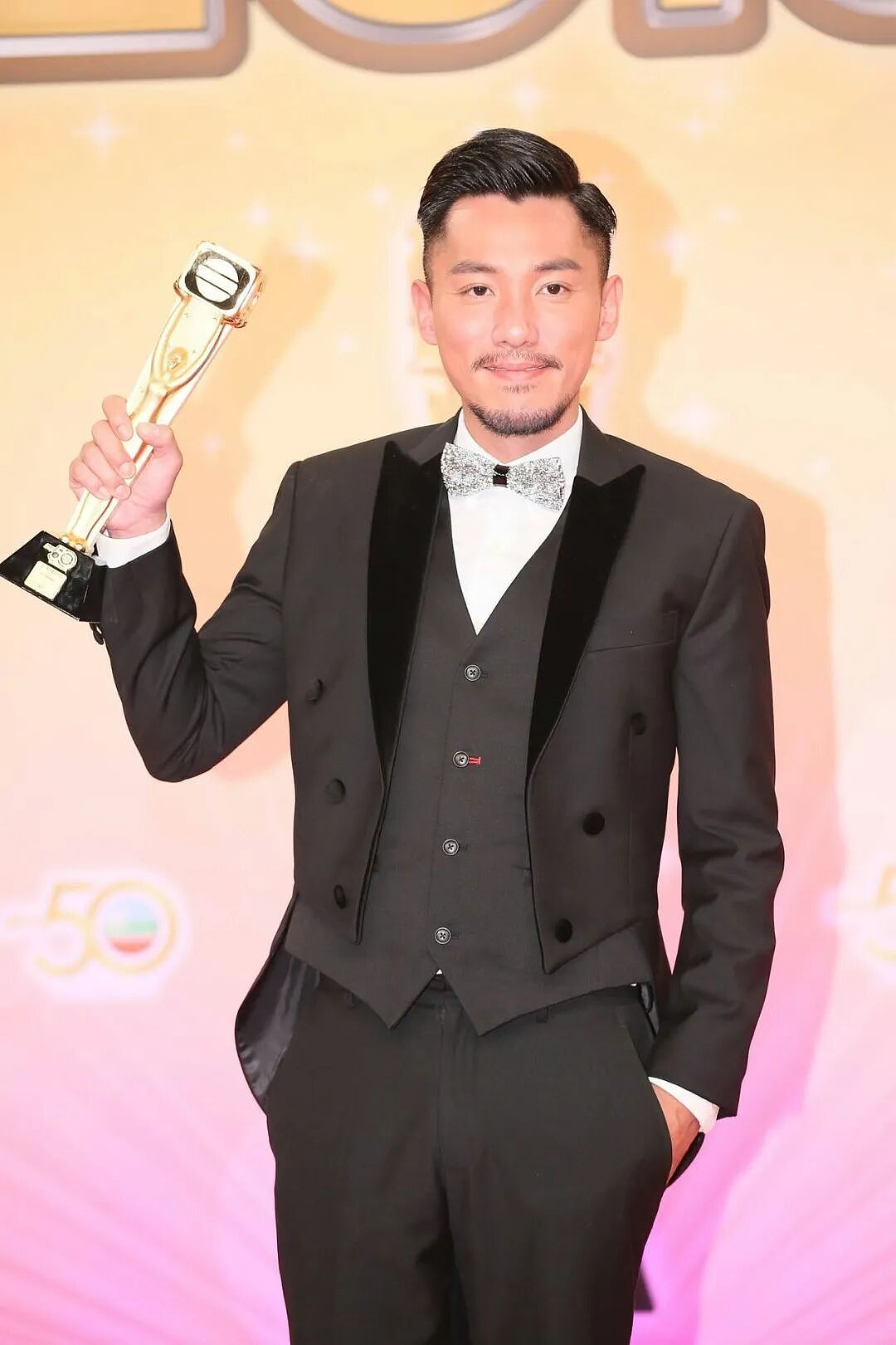 效力19年！43岁TVB男星突然宣布离巢，自爆拍完最后镜头忍不住流泪（组图） - 10
