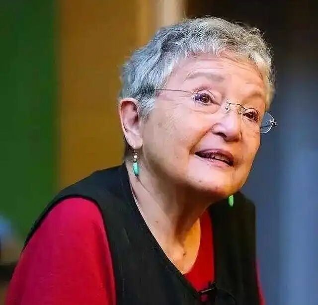 53岁考牛津，80岁出家：中国最敢说真话的顶级白富美，被封杀40年后，终于霸气回归（组图） - 1