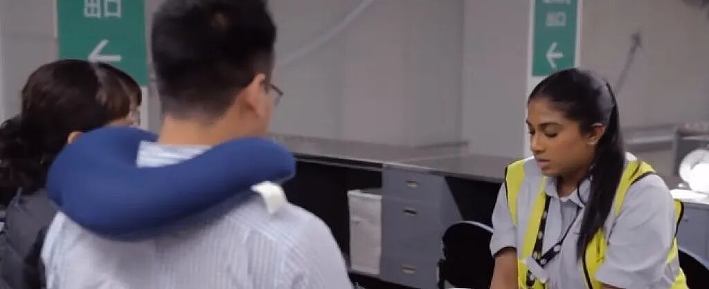 中国女生刚落地机场,就要被遣返!首次曝光小黑屋内部,“关了20多个小时”(组图) - 2