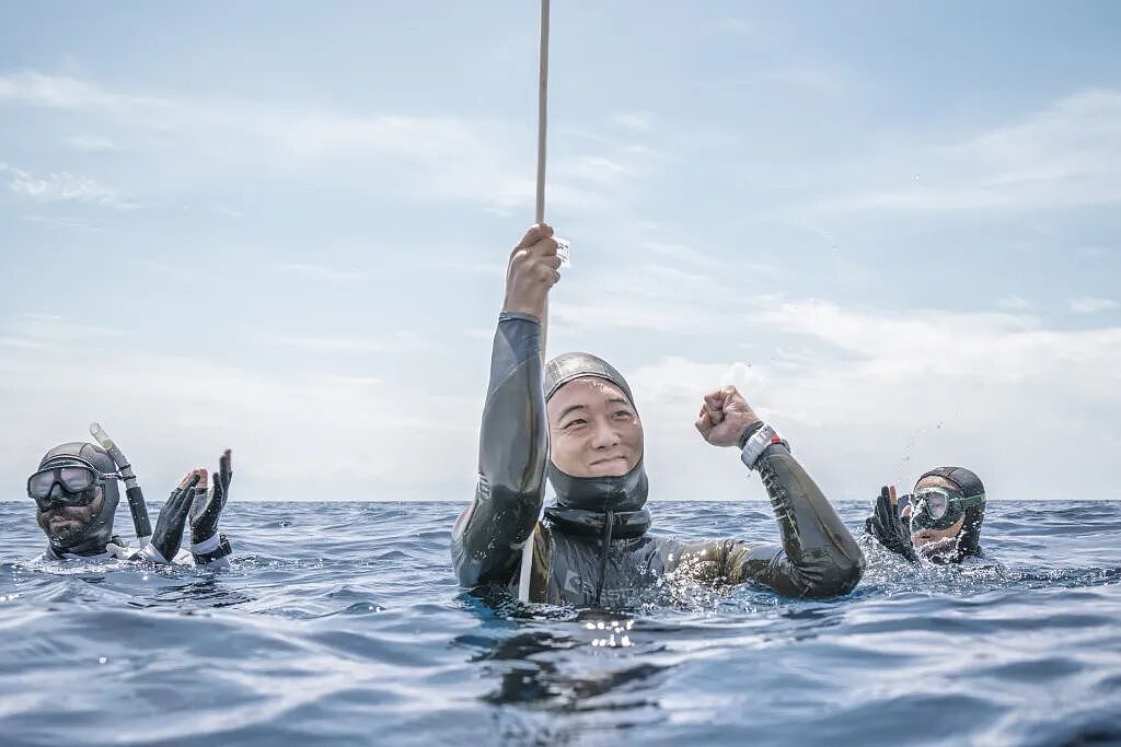 在海下百米感受“活着”的人(组图) - 16