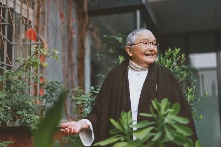 53岁考牛津，80岁出家：中国最敢说真话的顶级白富美，被封杀40年后，终于霸气回归（组图） - 25