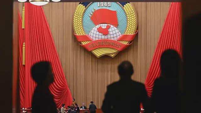 外媒:中国政协非换届年10名高官集中去职 ,引发整治裸官升级和机构调整猜测(组图) - 1