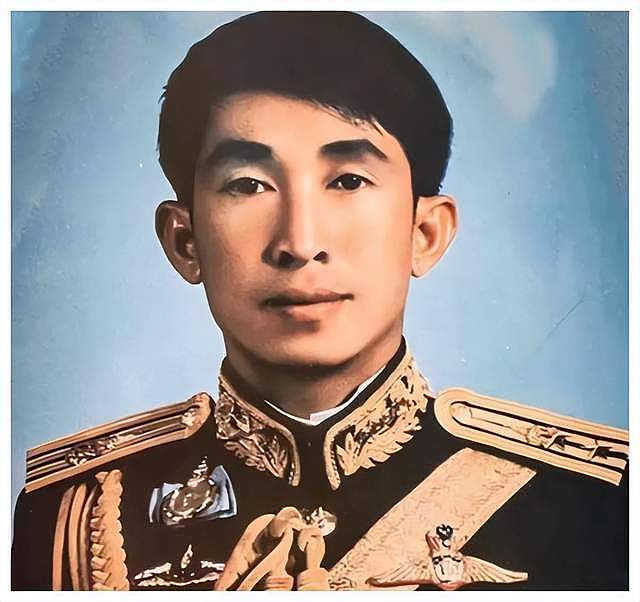 诗丽吉太后留下19顶王冠遗产，珍稀珠宝亚洲之最，各方暗中争产（组图） - 12