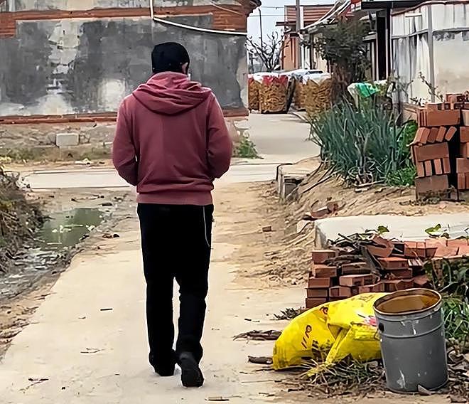传农民歌手李根去世!曾凭《快乐老家》走红,被网友称灵魂歌手(组图) - 10
