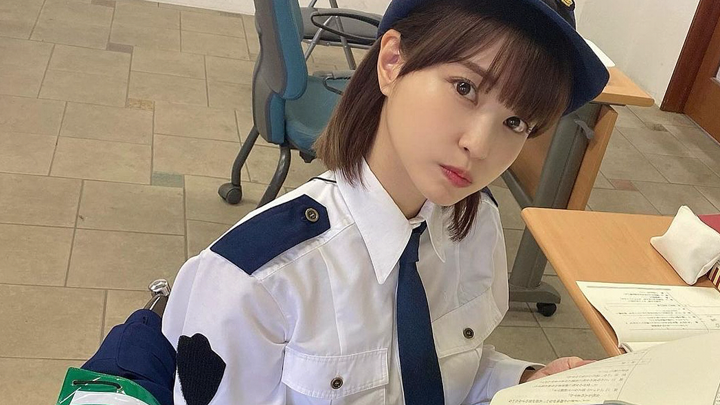 忍不住了:2名日本警察深夜值班在休息室发生“人与人的连接” (组图) - 13