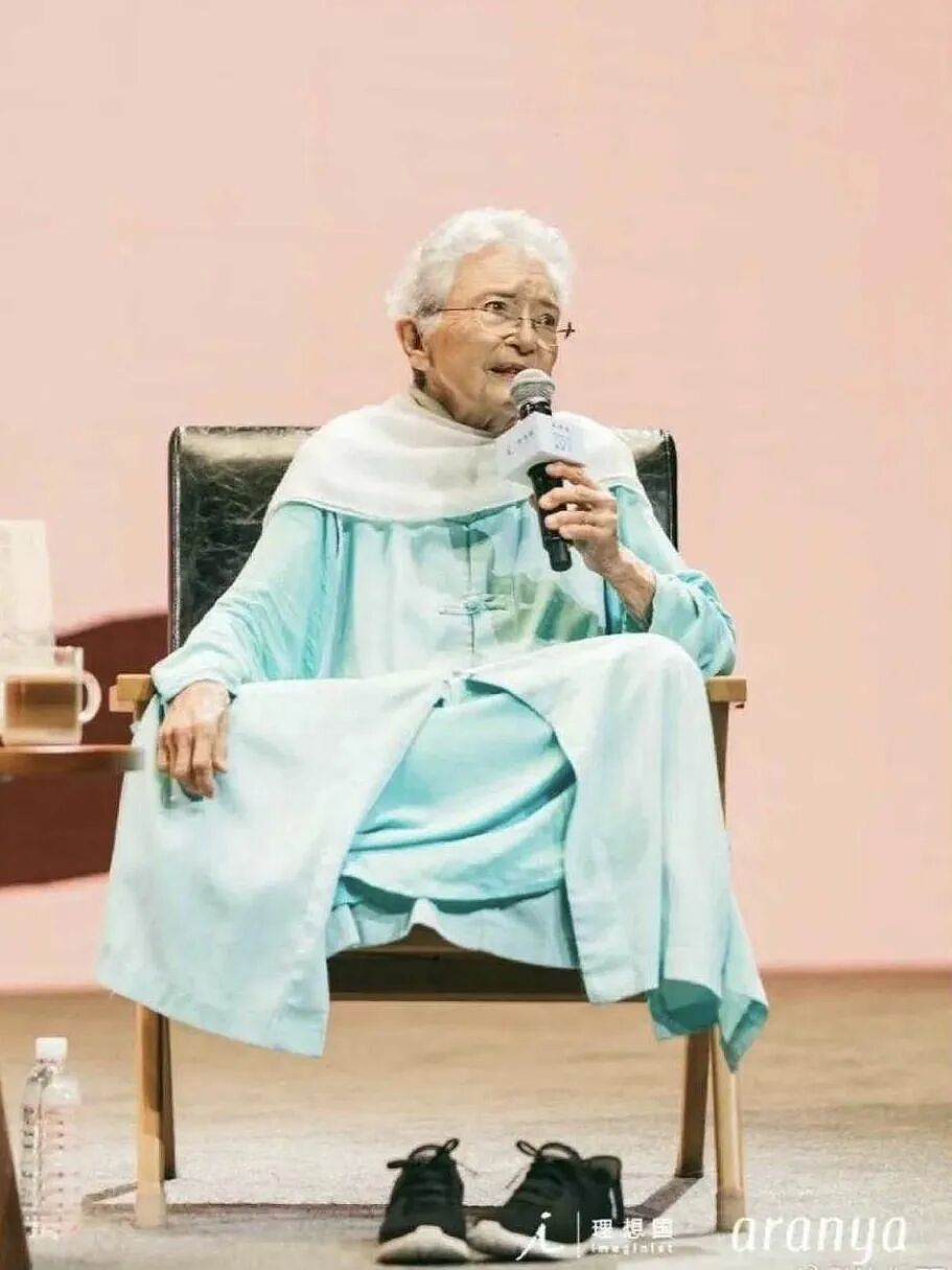 53岁考牛津，80岁出家：中国最敢说真话的顶级白富美，被封杀40年后，终于霸气回归（组图） - 16