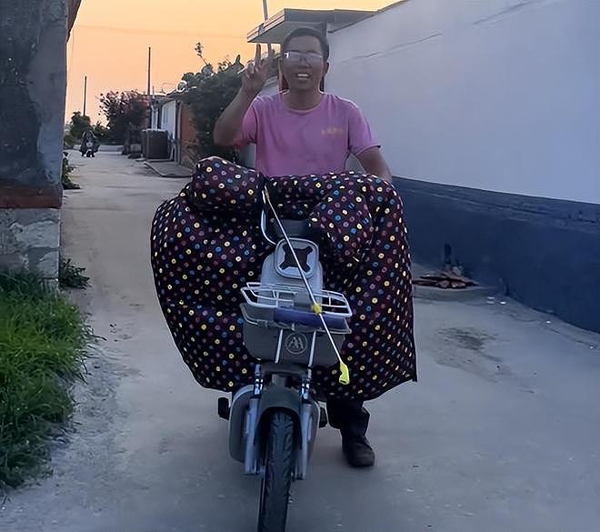 传农民歌手李根去世!曾凭《快乐老家》走红,被网友称灵魂歌手(组图) - 18