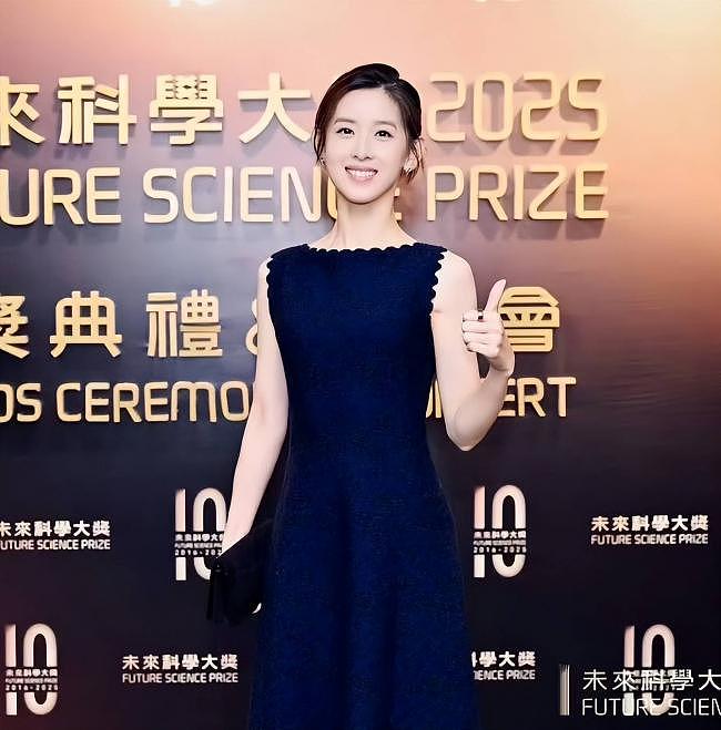 郭晶晶出席科学晚宴,跟章泽天差别太大了(组图) - 2
