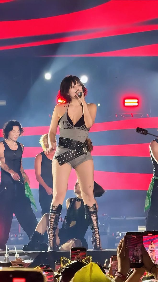 33岁韩国女星泫雅晕倒在舞台，事后打破沉默，一月暴瘦20斤引担忧（视频/组图） - 1