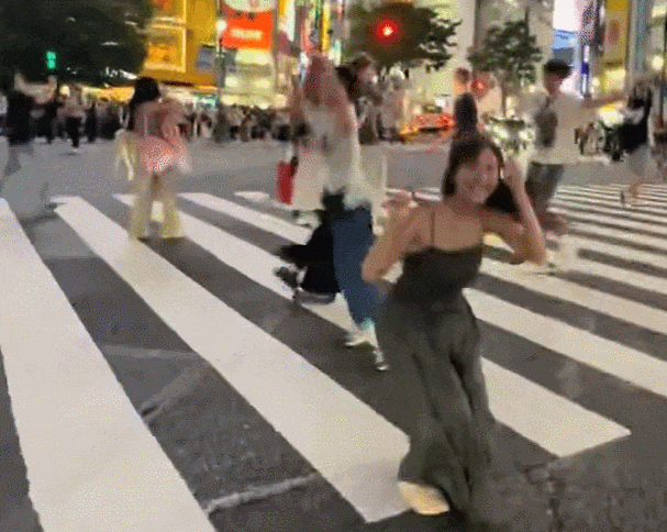 中国网红在涩谷十字路口大跳群舞引发众怒！当地网友齐喊：滚出日本（视频/组图） - 14
