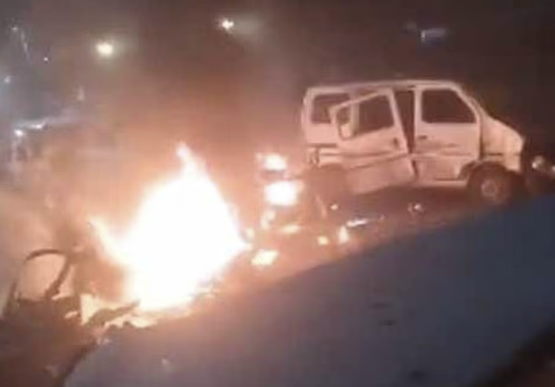 40死伤！印度首都地标遇袭炸成火海， 人车全被炸飞，焦尸残骸横地，医院挤爆全国戒备（视频/组图） - 2