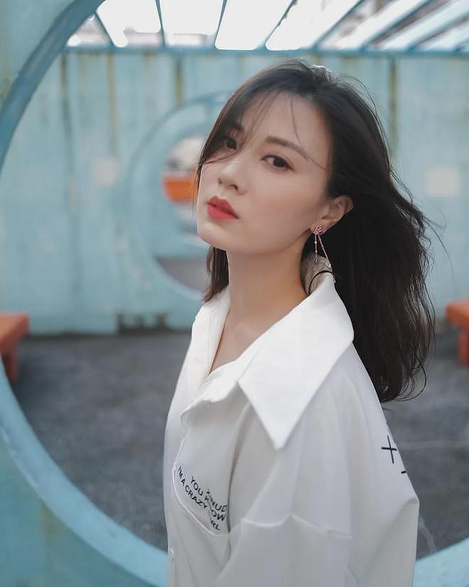 【美女】好美好性感,酥胸半露大秀事业线,性感撩人,这身材冲击力十足(组图) - 18