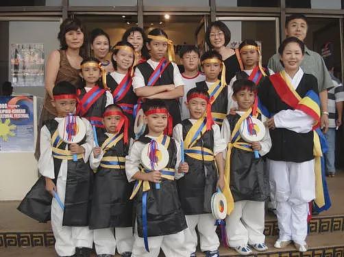 韩国男性在菲律宾留下5万名混血儿后失联，而这些孩子们在苦苦等待亲生父亲（组图） - 16