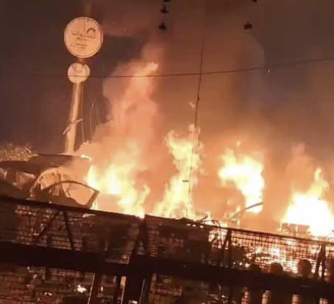 40死伤！印度首都地标遇袭炸成火海， 人车全被炸飞，焦尸残骸横地，医院挤爆全国戒备（视频/组图） - 1