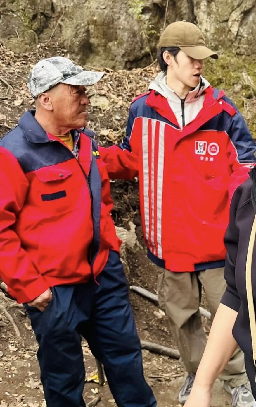 50元的外卖工服,把中产三宝的体面戳破了(组图) - 6