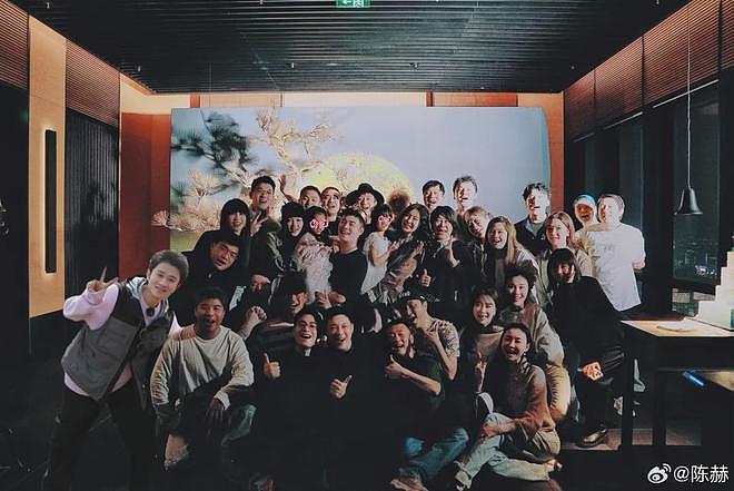 陈赫40岁生日合影惹争议，拍照没朝向老婆，与另一异性更像一家人（组图） - 2