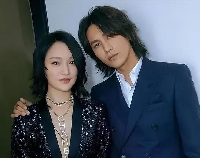 王家卫要完？繁花剧组发声明威胁古二，网友喊话封杀墨镜王（组图） - 1