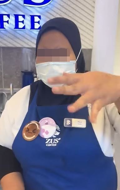 疑不满制作速度慢，中国籍女顾客与大马店员口角后甩杯子泼咖啡（视频/组图） - 2
