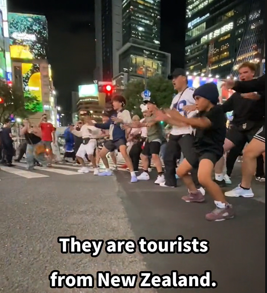 中国网红在涩谷十字路口大跳群舞引发众怒！当地网友齐喊：滚出日本（视频/组图） - 18