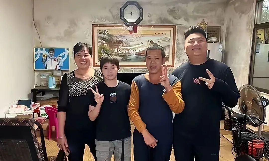 【社交】全红蝉带伤首秀夺冠,“我真棒”回应所有质疑,被爱养大的孩子就是这么强大(组图) - 7