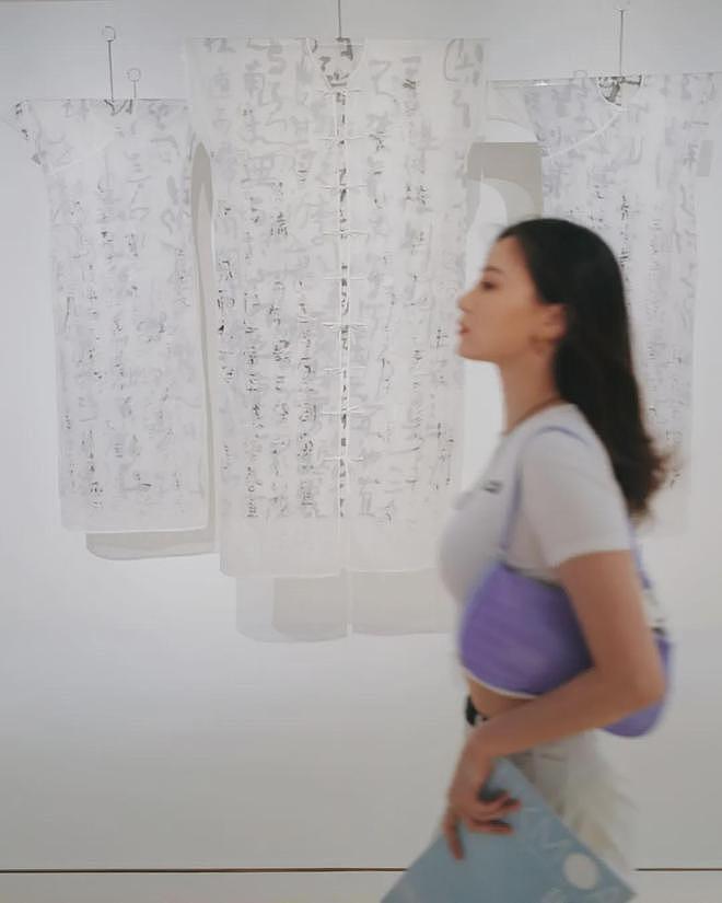 【美女】好美好性感,酥胸半露大秀事业线,性感撩人,这身材冲击力十足(组图) - 8