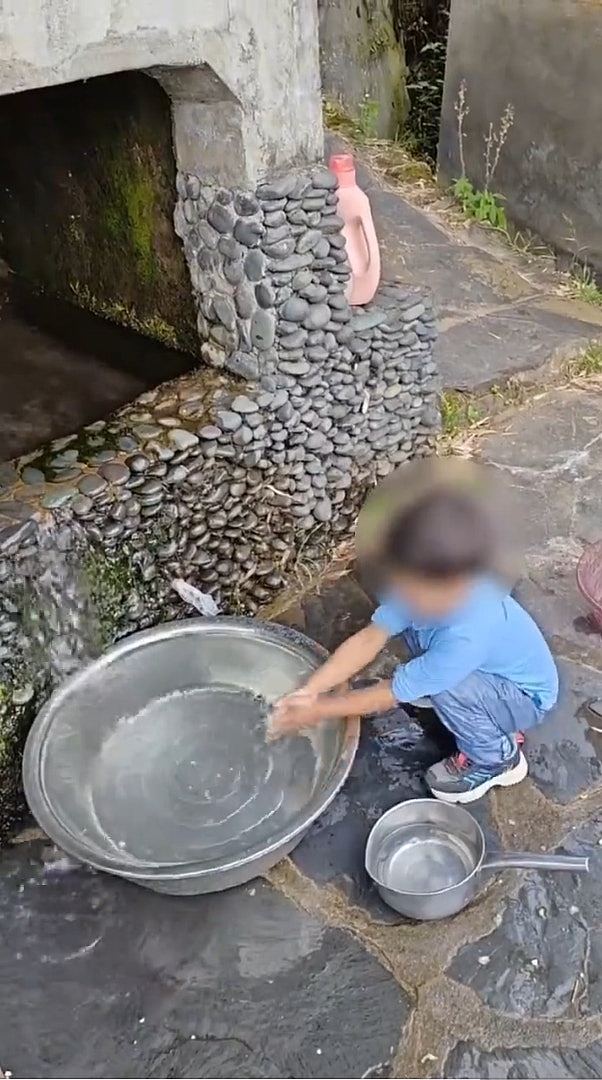 四川“野人小孩”风波:男童已习惯穿衣服,父母未参与邪教组织(组图) - 9