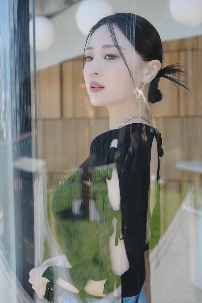 【美女】好美好性感,酥胸半露大秀事业线,性感撩人,这身材冲击力十足(组图) - 16