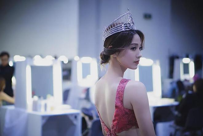 【美女】好美好性感,酥胸半露大秀事业线,性感撩人,这身材冲击力十足(组图) - 10
