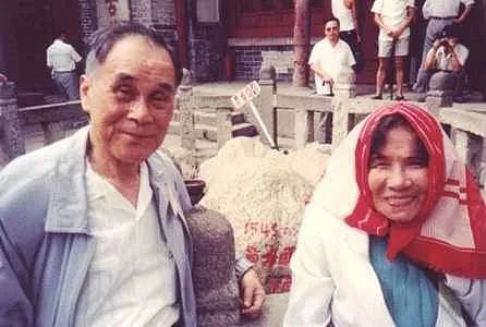 裸捐2000亿，李嘉诚扶棺，一生无房无车的“最穷富豪”，谁还记得他？（组图） - 20