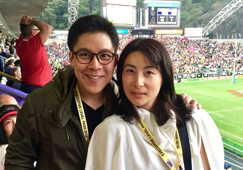 霍震霆现场才知郭晶晶担任火炬手!霍启山给嫂子鼓掌,霍启刚为何没来(组图) - 1