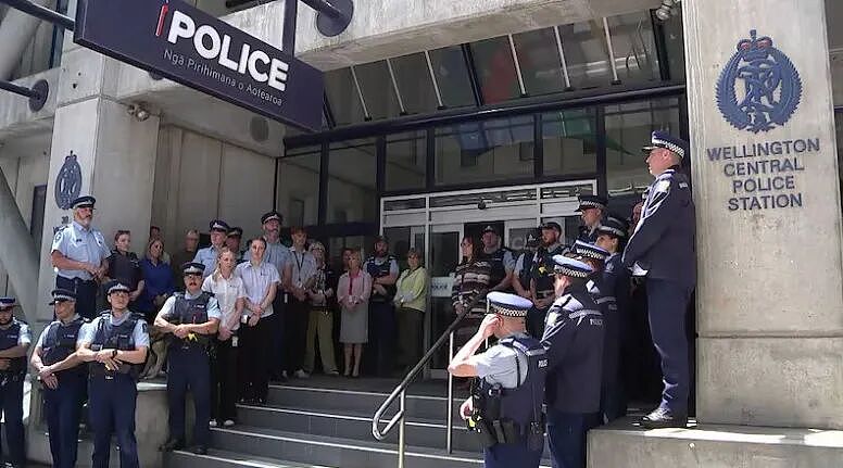 新西兰警界爆炸性丑闻:腐败、恋童、出轨!前高层全“翻车”,150页调查书揭露潜规则(组图) - 4