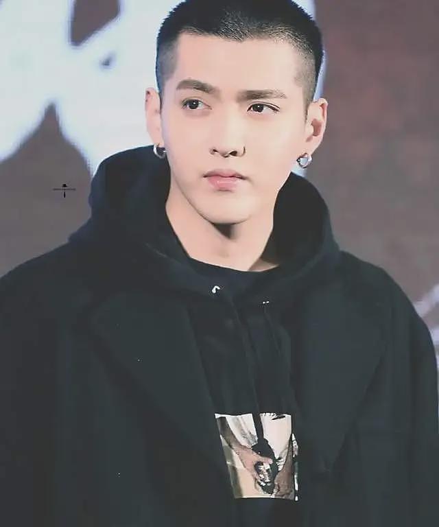 真假？大批媒体曝吴亦凡狱中绝食去世？家人也失联，知情者发声（组图） - 1