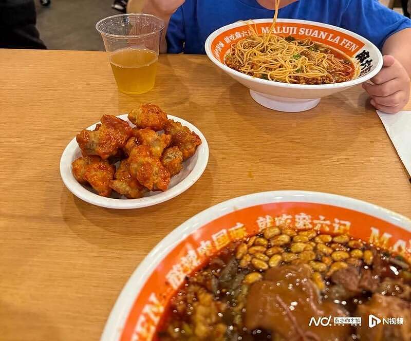 汪小菲麻六记在美国出事!多人餐后腹泻,官方介入(组图) - 1