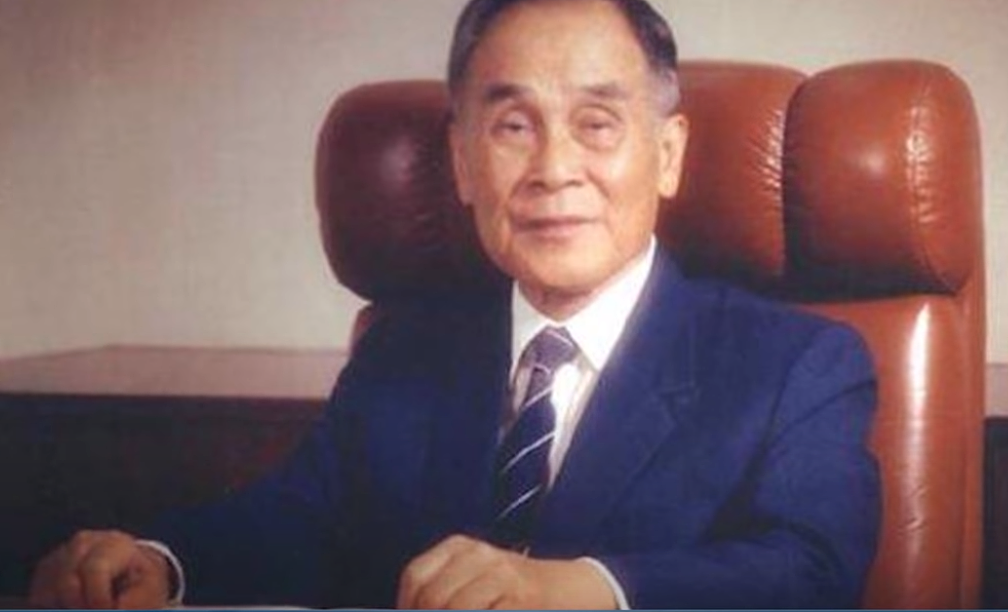 裸捐2000亿，李嘉诚扶棺，一生无房无车的“最穷富豪”，谁还记得他？（组图） - 9
