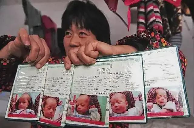 中国首例“5胞胎”现状曝光：个个年满20岁，父亲过劳去世，如今现状却让人唏嘘（组图） - 4